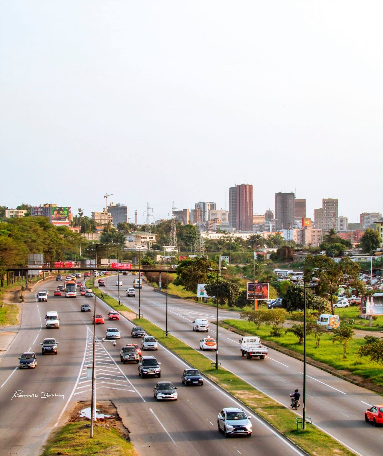 Un_boulevard_a_Abidjan